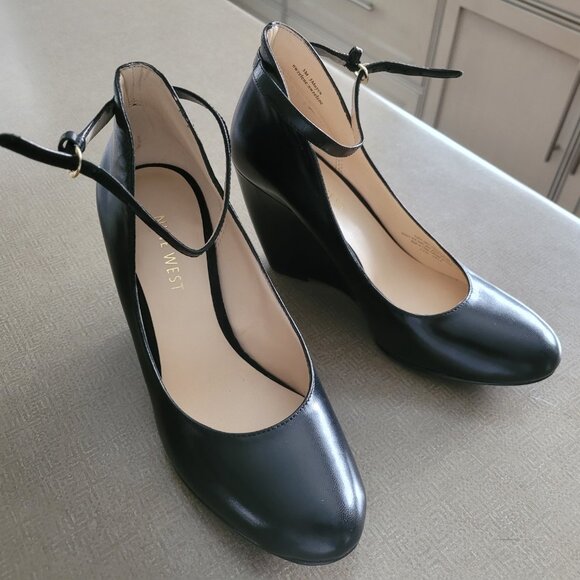 Nine West Zelene Wedge Pump, Size 5 - Picture 6 of 7